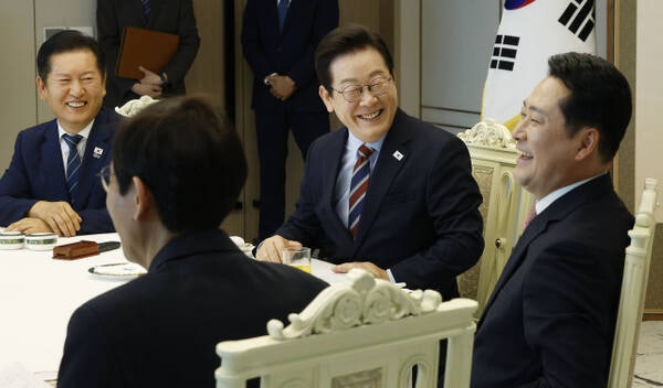 여야, 민생경제협의체 합의…<b>협치</b> ‘첫 단추’ 끼웠다
