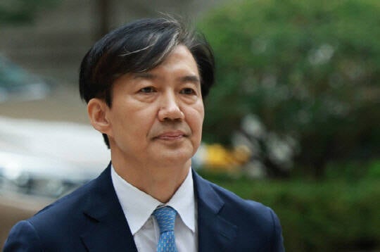 <b>조국혁신당</b> <b>비대위원장</b>에 <b>조국</b>…과반수 찬성