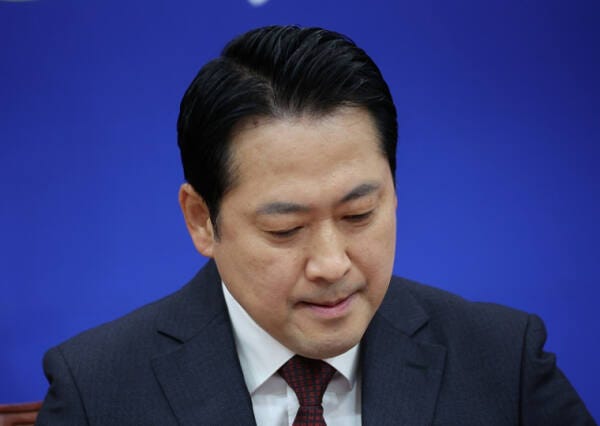 <b>장동혁</b> “아파트 다 합쳐도 8억 5천, <b>투기</b> 아냐…李 분당집과 바꾸자”