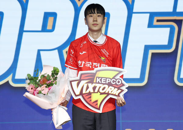 ‘괴물 신인’ <b>방강호</b>, 전체 1순위로 수원 <b>한국전력</b>行