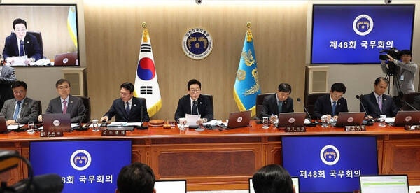 [속보] 대통령실 “李대통령, <b>김현지 운영위 출석</b> 가능하도록 대기 지시...