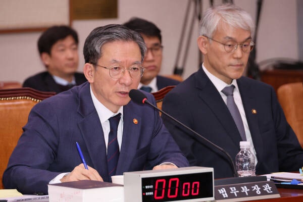 정성호 “검찰 <b>집단 퇴정</b>, 과했다”…이화영 재판 기피신청 <b>논란</b> 확산