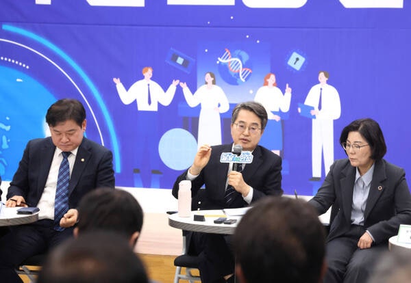 <b>김동연</b> “<b>안성</b>의 퀀텀 점프 시작”…동신산단 현안 해결 ‘원팀 행보’