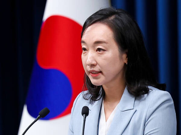 <b>대통령 사칭</b> SNS 가짜 <b>계정</b> 확산… <b>대통령</b>실 “금품 요구 정황, 엄중 처...