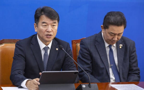 ‘<b>인사청탁 논란</b>’ <b>문진석</b> 사과···“입 열 개라도 할 말 없어”
