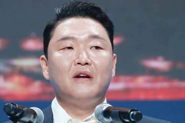 경찰, '<b>수면제 대리수령 의혹</b>' <b>싸이</b> 소속사·차량 압수수색