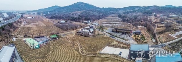 최근 서울 종묘 인근 지역 재개발을 둘러싸고 문화재 보호와 재산권 침해 문제가 정면 충돌하고 있는 가운데 경기도내 곳곳에서도 같은 이유로 갈등이 발생하고 있다.사진은 21일 독산성과 세마대지 인접에 따른 문화재 보