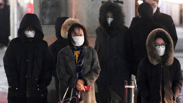 강추위 속에 걸어가는 시민들.경기일보 DB