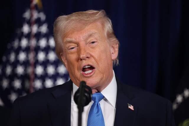 도널트 트럼프 대통령이 3일(현지시간) 미국 플로리다 팜비치에 있는 마러라고 클럽에서 기자회견하고 있다.AFP=연합뉴스