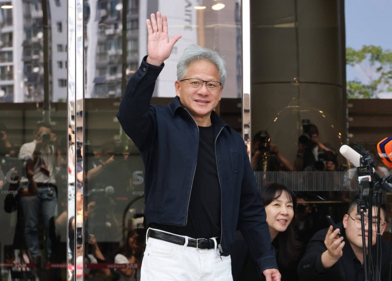 “예능 첫 출연” 젠슨 황, ‘<b>유퀴즈</b>’ 녹화…잠실 야구장 마운드 올라