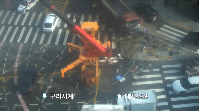 노원 <b>화랑대사거리</b> 대형 교통사고…“구리방향 교통 통제”
