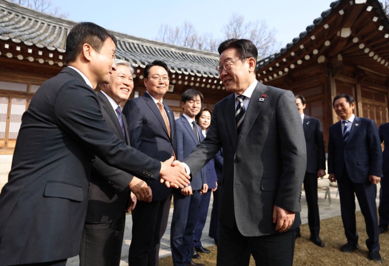 이재명 대통령, 민주당 원내지도부 만찬…“국정과제 입법 속도 내달라”