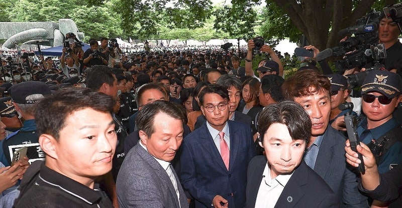 '개표소 봉쇄' 시위대, 영장심사 앞두고 또 경찰 폭행…60대 추가 체포