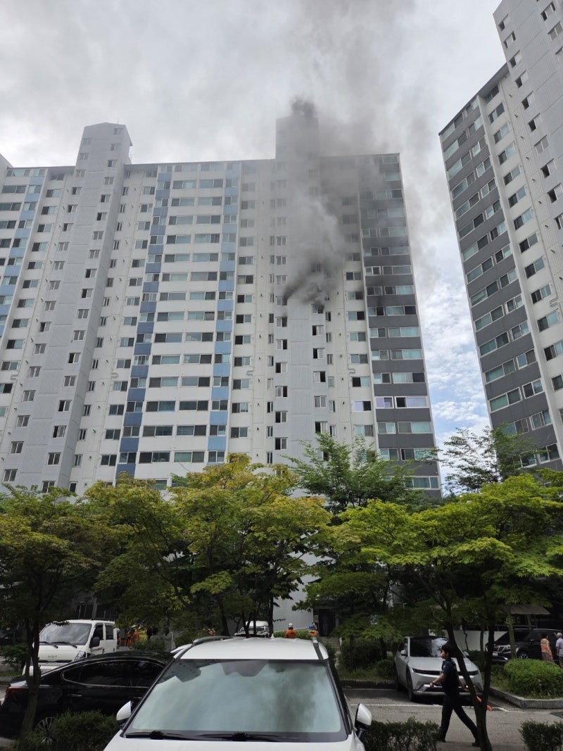 <b>파주</b> 20층 아파트 11층서 불…대응 1단계 발령