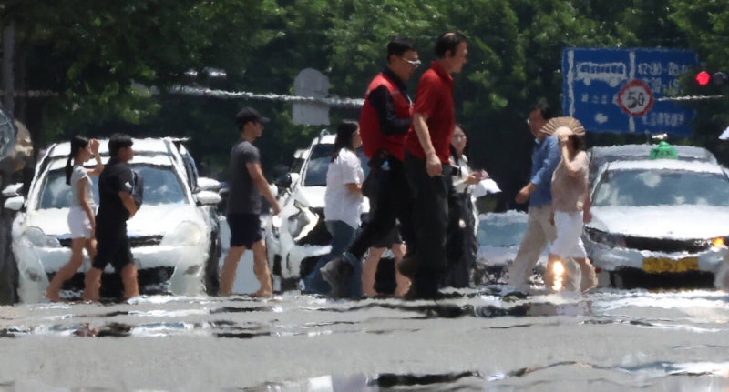 경북 포항·경산에 사상 첫 ‘폭염중대경보’...두 겹으로 쌓인 한반도