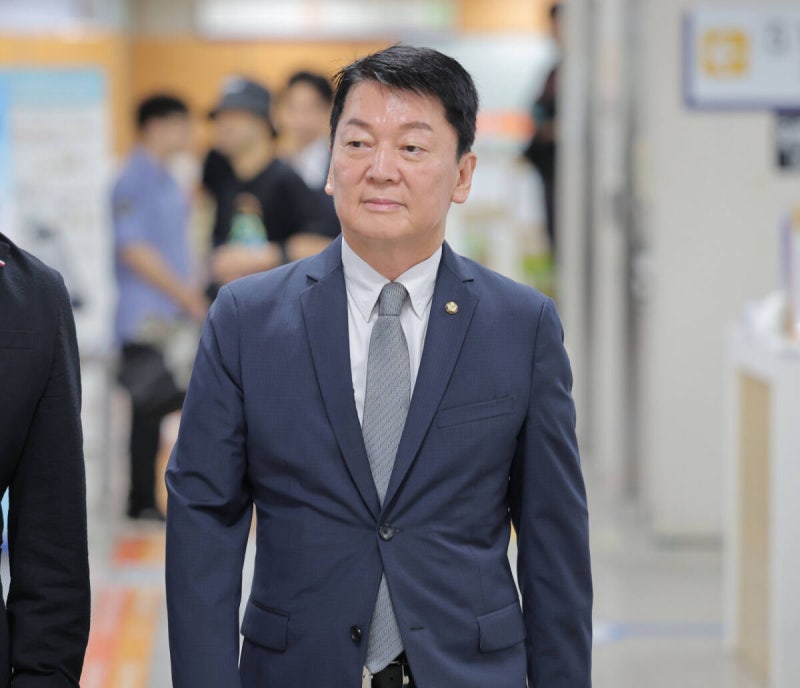 안철수 “한동훈, 국민의힘 얼씬도 말라”…복당 공식 반대