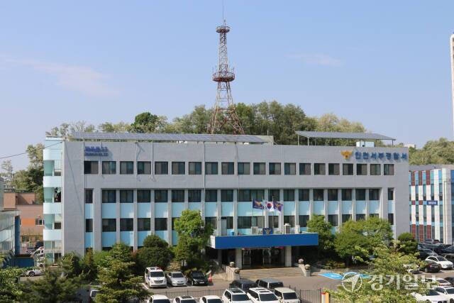계단 내려오던 이웃에게 갑자기 흉기 난동... 60대 살인미수 긴급체포