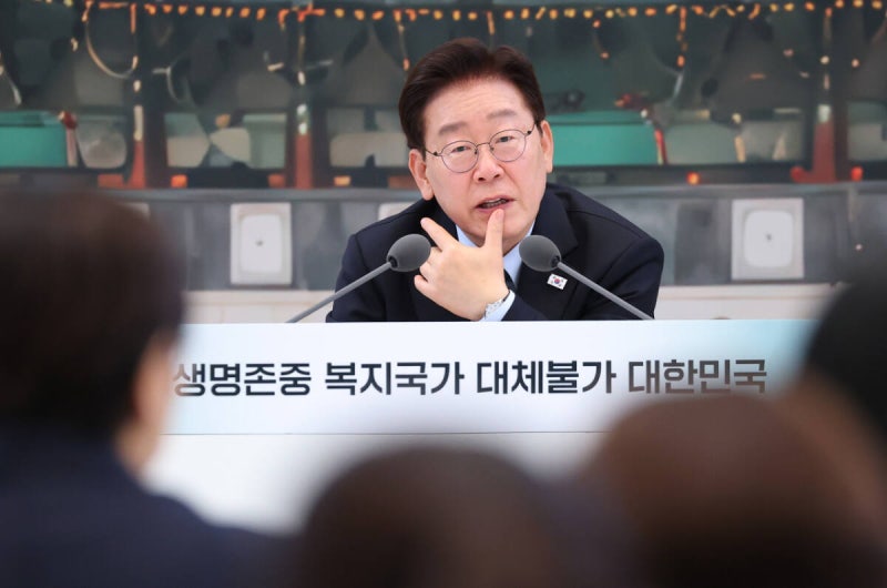 李대통령, <b>제헌절</b> 맞아 “12월 3일 ‘국민주권의 날’ 지정…빛의 혁명...