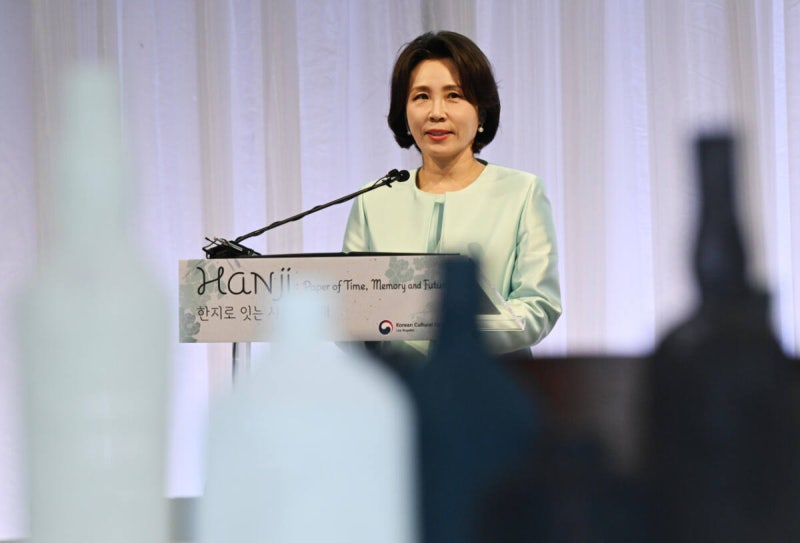 <b>김혜경 여사</b>, 샌프란시스코서 <b>한지 홍보</b> “유네스코 유산 등재 기원”