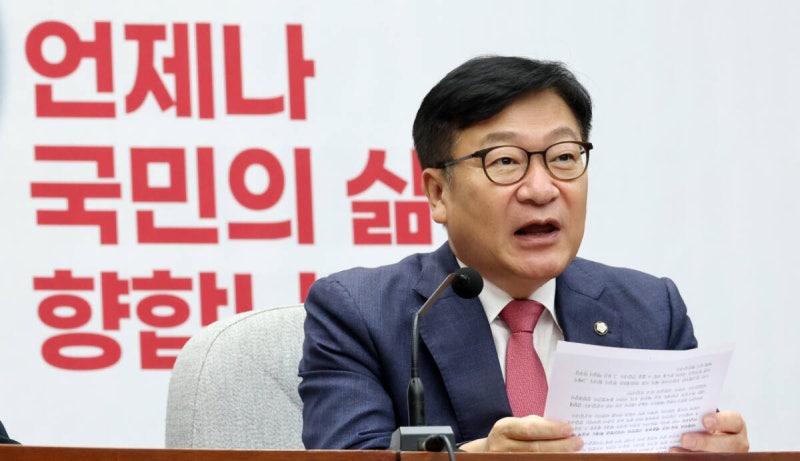 ‘<b>멱살잡이</b> 논란’ 정점식 “<b>권영진</b> 징계 선처 바란다…개인적인 문제...