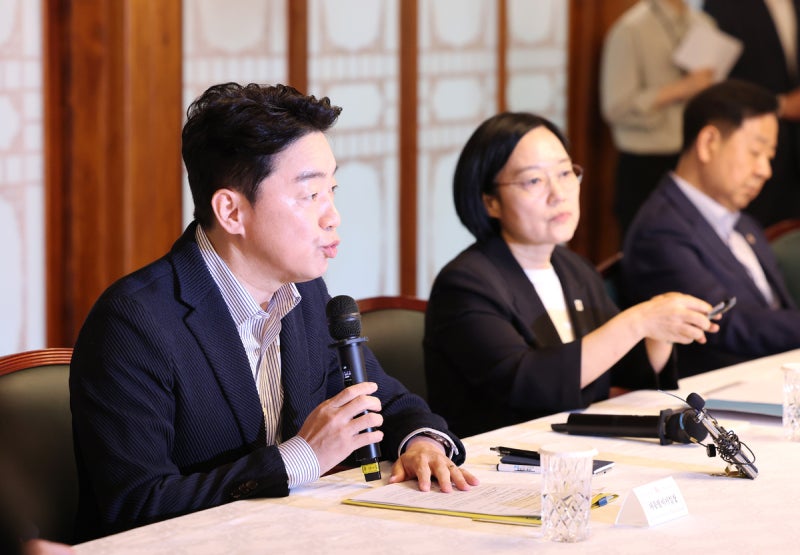 <b>강훈식</b> "세제 개편안, 일방 발표 아냐...국민 의견 듣는 출발점"