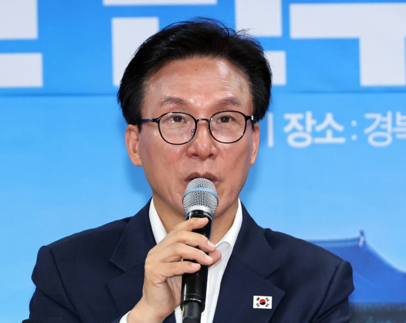 <b>김민석</b>, <b>특보단</b> 임명…외교 <b>송호창</b>· 기획 정봉주 등 7명