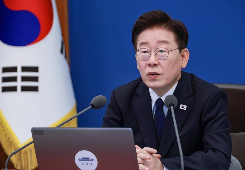 [속보] 李<b>대통령 지지율</b> 40% '취임 후 최저'…부정 51%로 오차범위 밖 [...