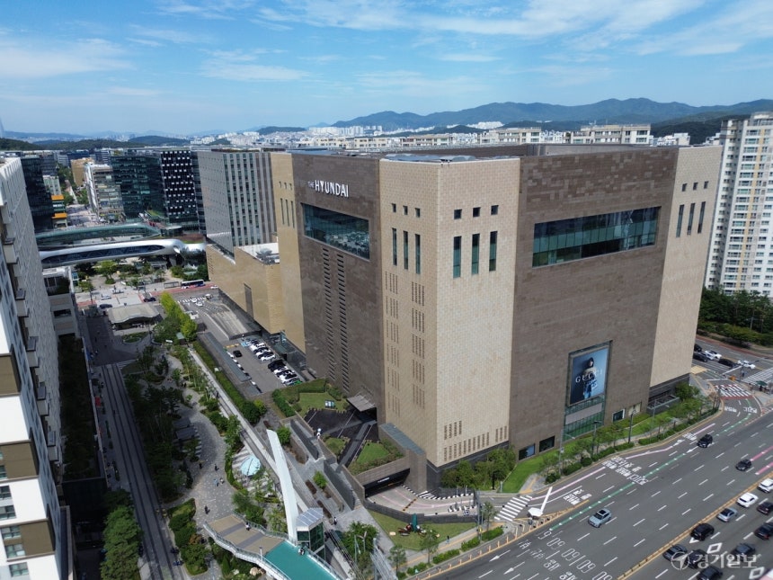 경기도에서 표준지 공시지가가 가장 높은 성남시 분당구 백현동 현대백화점 판교점 일대. 조주현기자