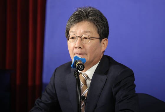 <b>유승민</b> “北 <b>지뢰</b> 결론에 <b>178시간</b>”…강신철 국방장관 향해 “자격 없다...