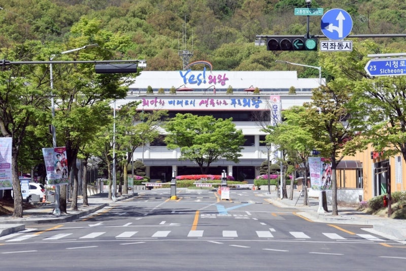 경찰, <b>의왕시장</b>실 <b>압수수색</b>… ‘무민공원·건진법사 유착’ 의혹