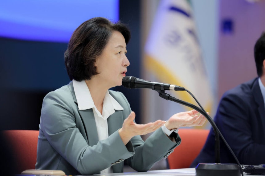 8일 추미애 경기도지사가 경기도서관 플래닛 경기홀에서‘도-시군 부단체장 회의’에 참석해 발언하고 있다.경기도 제공
