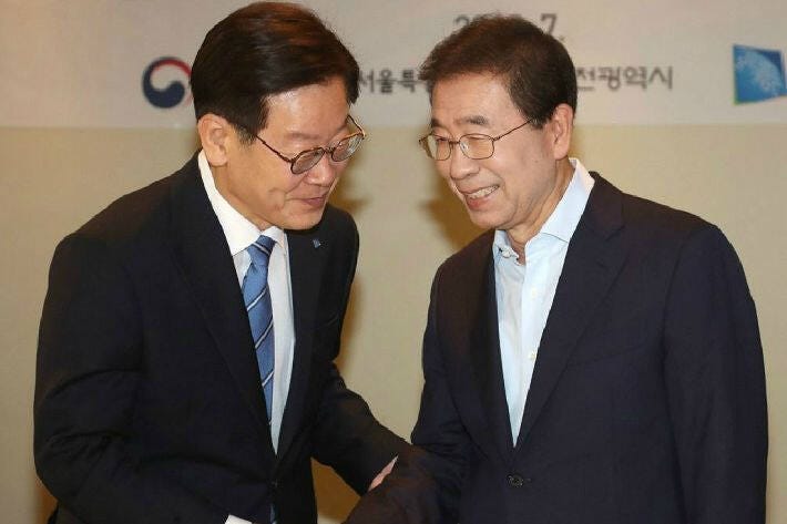 [속보] 李<b>대통령</b> “박원순·노무현 떠올라...<b>악성 댓글 차단</b>하며 소통 ...