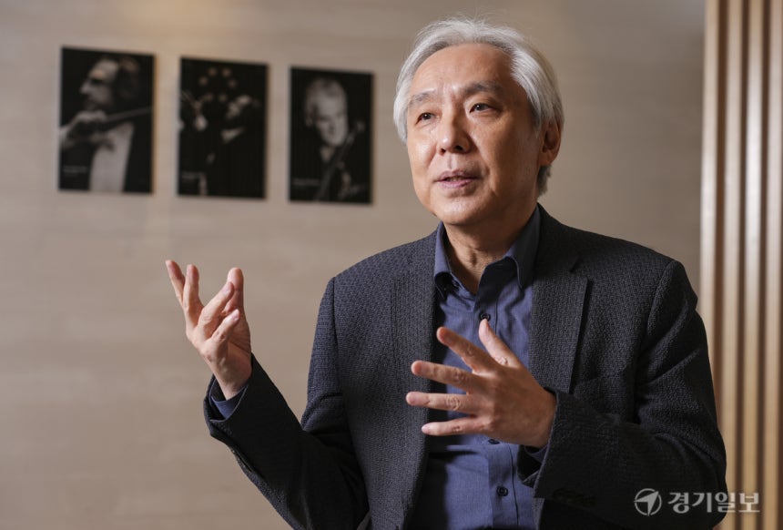 김대진 대한민국 피아노 페스티벌 예술감독이 경기일보와의 인터뷰에서‘대한민국 피아노 페스티벌’이 계속 이어나가 세계적인 연주자들이 꼭 연주하고 싶어하는 페스티벌이 되는 것이 하나의 소원이라고 말하고 있다.홍기웅기자
