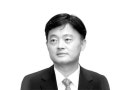 [매경포럼] 판사석 뒤에 선 권력자들