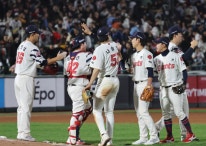 “야구가 진짜 밥 먹여주네”…롯데자이언츠 이기면 돈 더 주는 예·적금 '불티'