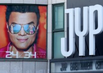 '의리남' 박진영…JYP, '트와이스 아빠' 회사에 30억 투자 [김익환의 컴퍼니워치]
