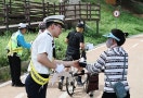 헬멧 없이 이어폰 끼고 질주하는 자전거… 하루 15건 ‘꽈당’
