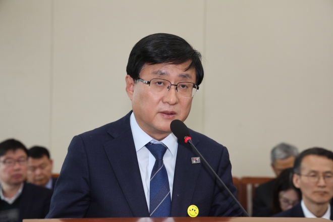 ‘쓰봉’ 사재기에 진화 나선 기후장관 “재고 충분… 부족 땐 일반봉투...