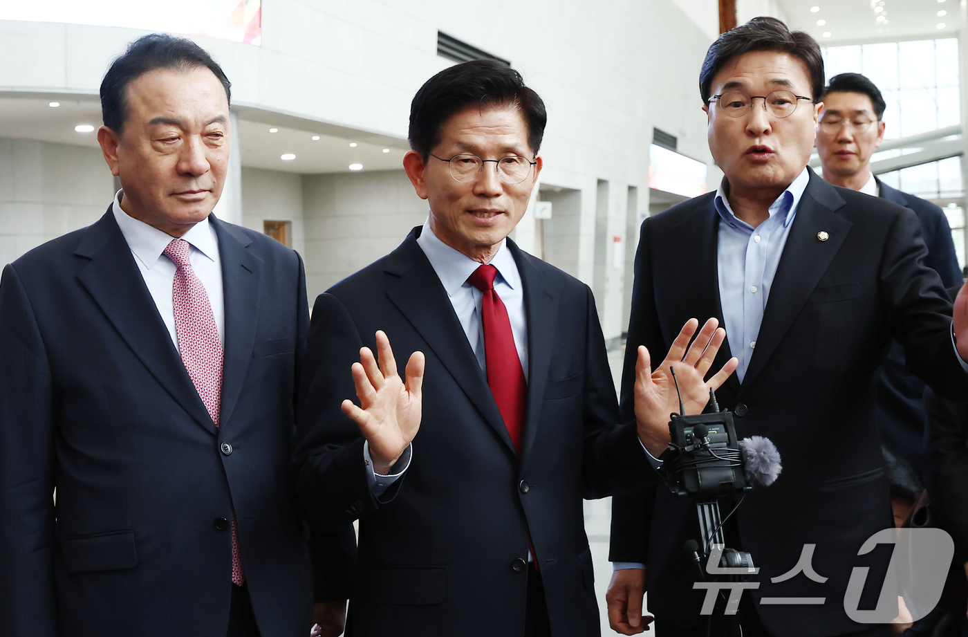 뉴스 썸네일