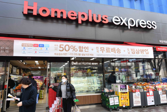 ‘ 홈플러스 익스프레스’ 입찰 3파전?…매각가 변수에 ‘거래 성사’ 촉...