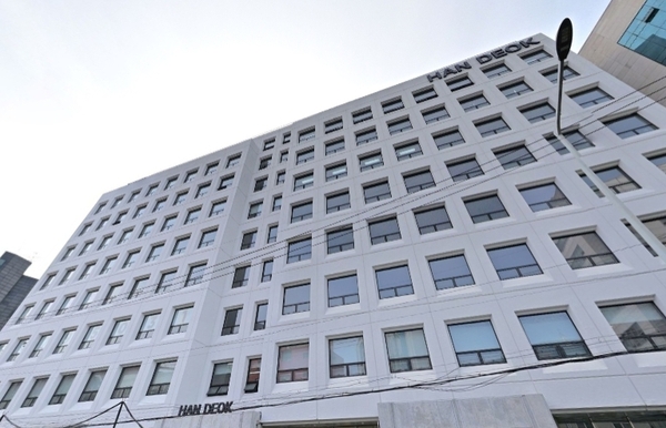 신세계건설 4년 연속 적자 및 생숙·PF 리스크 심화...강승협 대표 해결...