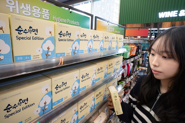 "저가 생리대 판매 급증"…유통업계, 할인 지속·품목 확대