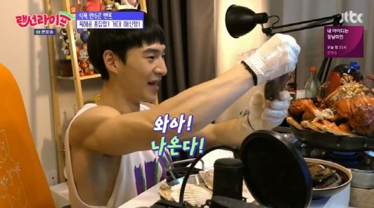 탕후루부터 전복장·낙지까지 '랜선라이프' 대도서관-윰댕·밴쯔 먹방 '눈길'