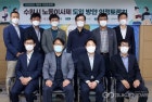 문 대통령 “방역과 경제, 두 마리 토끼 잡아야”