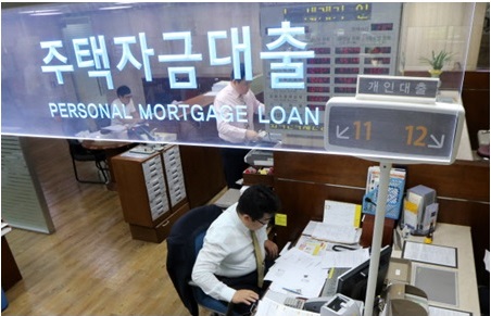 한국은행 기준금리 동결 은행별 주택 아파트담보대출금리비교사이트에서 2%대 최저금리 확인