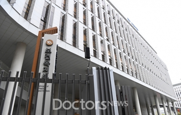 政, 코로나 피해 의료기관 융자...기대출 기관도 추가 가능