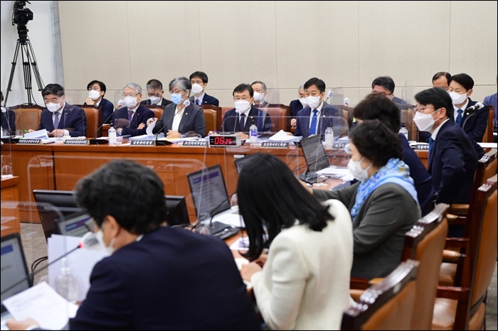 [종합] 백신 이상반응 집중 문케어 성과 놓고 여야 충돌