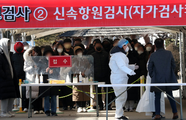 [종합]코로나 확진자 자가격리 기준·방법·가족·지원금·약 한 눈에